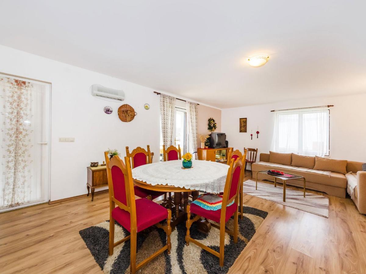 Vacation House Loreta Sveti Rok Екстер'єр фото