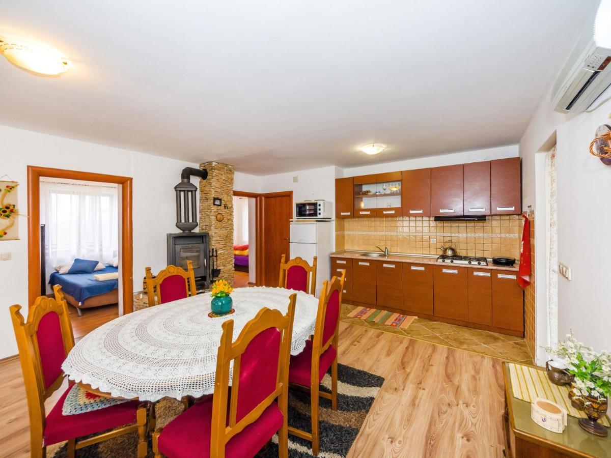 Vacation House Loreta Sveti Rok Екстер'єр фото