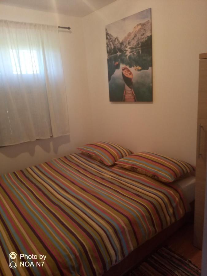 Vacation House Loreta Sveti Rok Екстер'єр фото